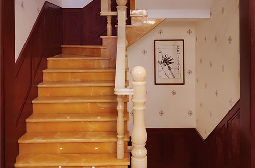 固镇中式别墅室内汉白玉石楼梯的定制安装装饰效果